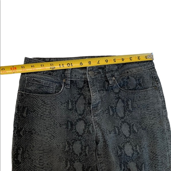 Royalty For Me Python Print Mid Rise Pants Size 6 - Picture 10 of 17